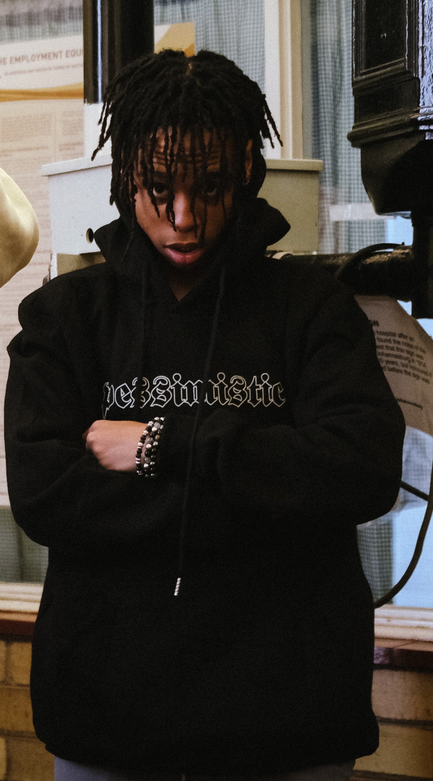 love hurts hoodie (black)