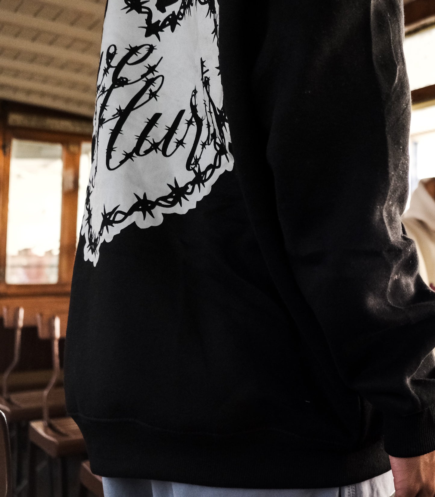 love hurts hoodie (black)